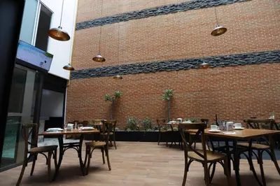 Un restaurante o sitio para comer en Hotel Diana