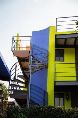 Edificio en el que se encuentra el hostal o pensión