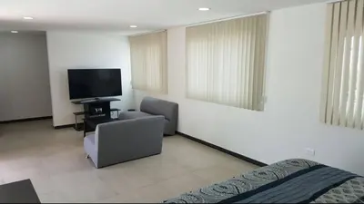 Una televisión o centro de entretenimiento en Casa Grande, Cómoda y con Seguridad - Excelente Ubicación