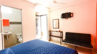 Una televisión o centro de entretenimiento en Hotel Guivá San Pablo