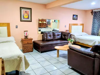 Zona de estar de BONITO y AMPLIO DEPARTAMENTO con JARDÍN 