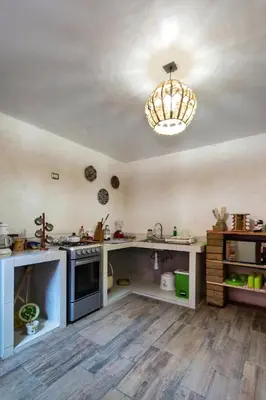 Una cocina o zona de cocina en La Casita del Abuelo Bonita Casa de Cantera y Adobe
