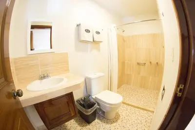 Un baño de HOTEL RICARLO