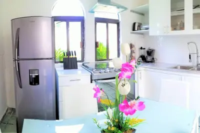 Una cocina o zona de cocina en FABULOSA CASA Centro Cuernavaca Alberca Privada Climatizada