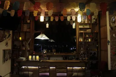 El salón o zona de bar de Hotel y Cabañas una Cosita de Zacatlán