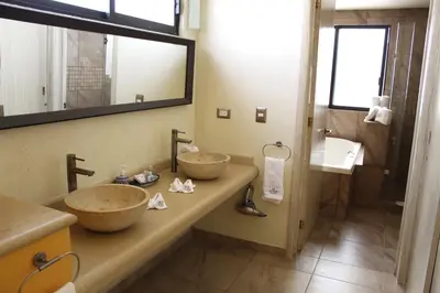 Un baño de Hotel Boutique La Rioja