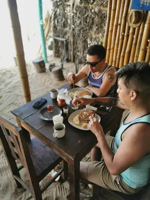 Comida en o cerca de este hotel