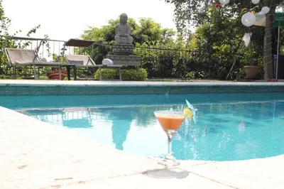 Piscina en o cerca de Tu cabaña Cuernavaca - hospedaje by Arcadia