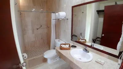 Un baño de Pacific King Hotel