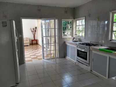 Una cocina o zona de cocina en Villa Sanford en Fraccionamiento Las Brisas