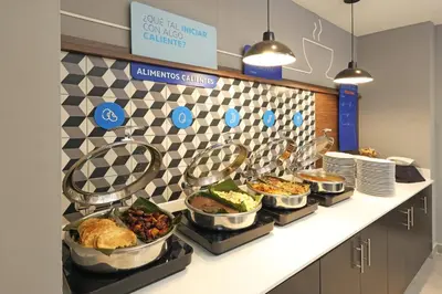 Comida en o cerca de este hotel