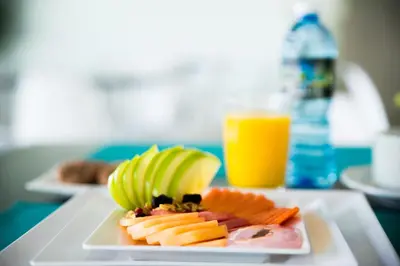 Comida en o cerca de este hotel
