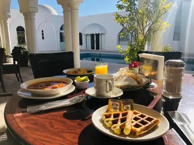 Comida en o cerca de este hotel