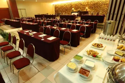 Comida en o cerca de este hotel