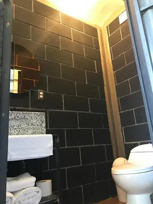 Un baño de CÁLIDO COSMOS HOTEL