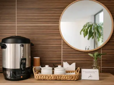 Utensilios para hacer té y café en Hotel Ix By San Clemente