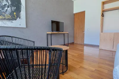 Una televisión o centro de entretenimiento en Urban Puebla by Grupo Amber