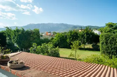 Vista general de una montaña o vista desde la casa o chalet