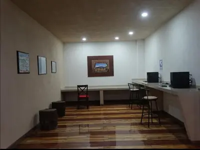 Una televisión o centro de entretenimiento en Hotel Las Vias