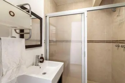 Un baño de Nuevo en Booking Casa Acapulco Diamante a Pasos de la Playa