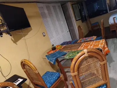 Una televisión o centro de entretenimiento en IOW4 LM Junior Suite