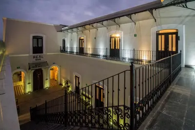 Un balcón o terraza de Hotel Business Real 500