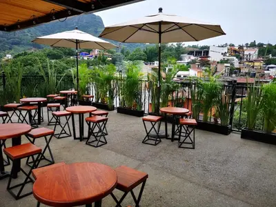 Un restaurante o sitio para comer en Artesanos 11