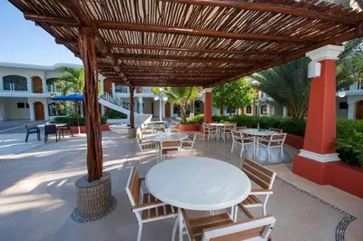Un restaurante o sitio para comer en Hotel Costa Azul