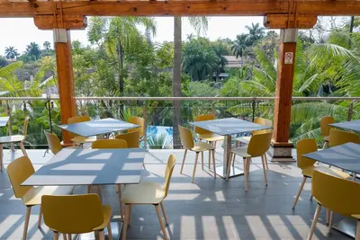 Un restaurante o sitio para comer en Holiday Inn Express & Suites Cuernavaca by IHG