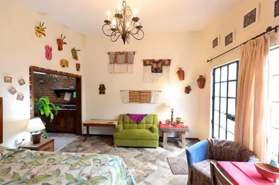 Zona de estar de Guatemaya by Majikal B&B