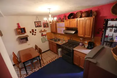 Una cocina o zona de cocina en Frida by Majikal B&B