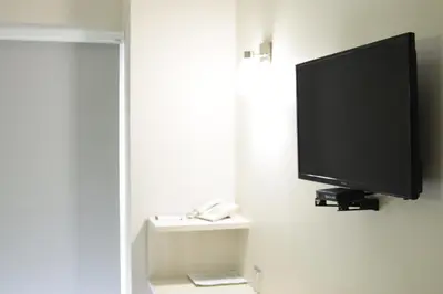 Una televisión o centro de entretenimiento en SC HOTEL