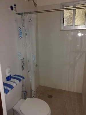 Un baño de Departamento la crucecita, con aire acondicionado, excelente ubicación, en segunda planta