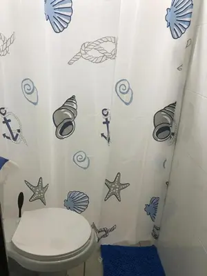 Un baño de Departamento la crucecita, con aire acondicionado, excelente ubicación, en segunda planta