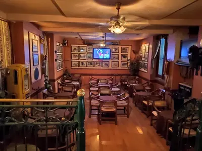 Una televisión o centro de entretenimiento en Hotel Plaza Iberia