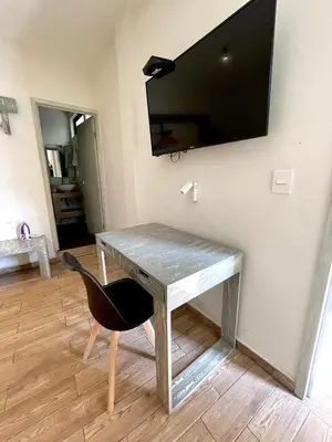 Una televisión o centro de entretenimiento en Capital Suites