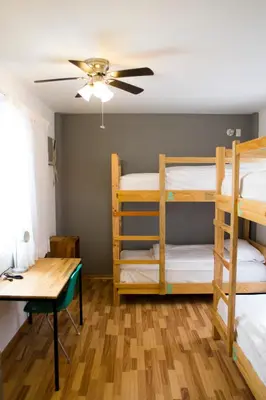 Cama o camas de una habitación en Hostal Tres Central