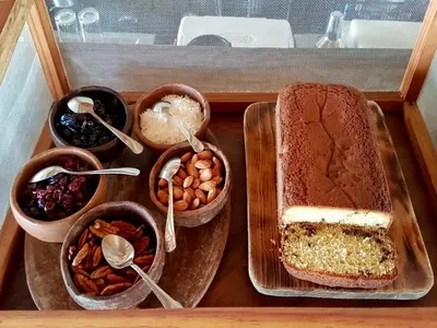 Comida en o cerca de este hotel