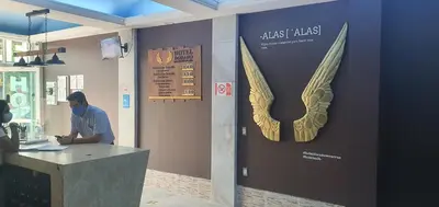 Clientes alojados en Hotel Dorado a una calle de Playa Regatas y el Malecon