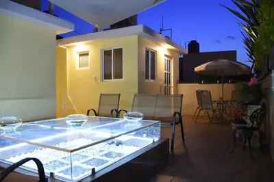 Un patio o zona al aire libre en Habitación Jorge Negrete - Habitación independiente con baño privado y bella terraza común