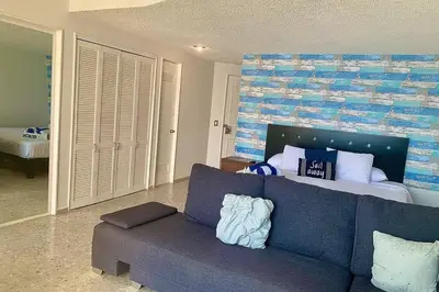 Zona de estar de Loft con vista al mar y acceso a playa