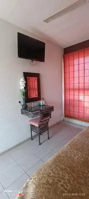 Una televisión o centro de entretenimiento en HOTEL VILLAS XAIBA