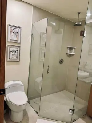 Un baño de Luxurious First-Floor Apartment in Isla Residences
