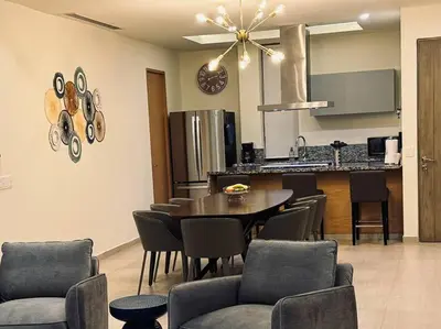 Una cocina o zona de cocina en Luxurious First-Floor Apartment in Isla Residences