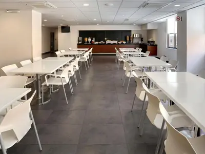 Un restaurante o sitio para comer en City Express by Marriott Oaxaca
