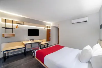 Una televisión o centro de entretenimiento en City Express by Marriott Salina Cruz