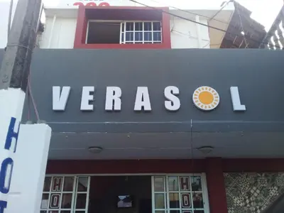 Certificado, premio, señal o documento que está expuesto en Hotel Verasol