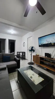 Una televisión o centro de entretenimiento en El Arrecife: Apartamento con alberca a 10 minutos de la playa