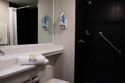 Un baño de BV Hotel Atlixco