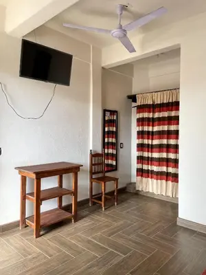 Una televisión o centro de entretenimiento en Hotel Yubazuu